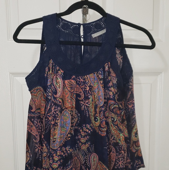 SOLD  Daniel Rainn Cold Shoulder blouse - Picture 2 of 3